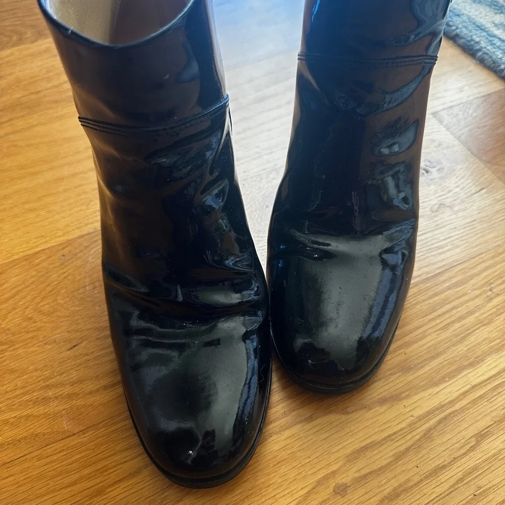CHANEL patent ankle boots size 39.5/8.5 - Picture 3 of 10